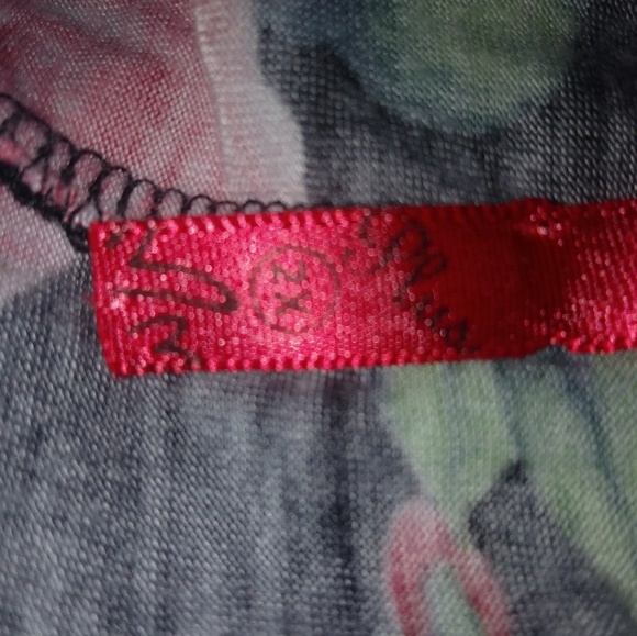 Pink Roses on Black Top 2X Plus - Picture 4 of 4